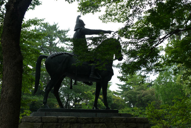津城　藤堂高虎の銅像