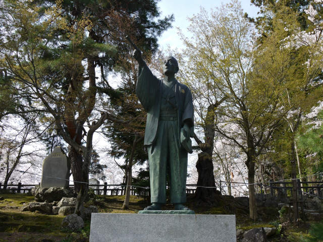 上杉鷹山　銅像