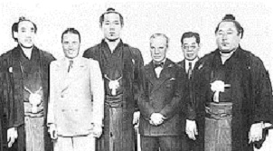 250px-Charles_Chaplin_and_Sumo_wrestlers[1]