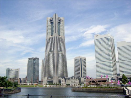 日本一速いエレベーターは横浜のあの建物！