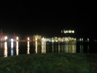 海と夜景。