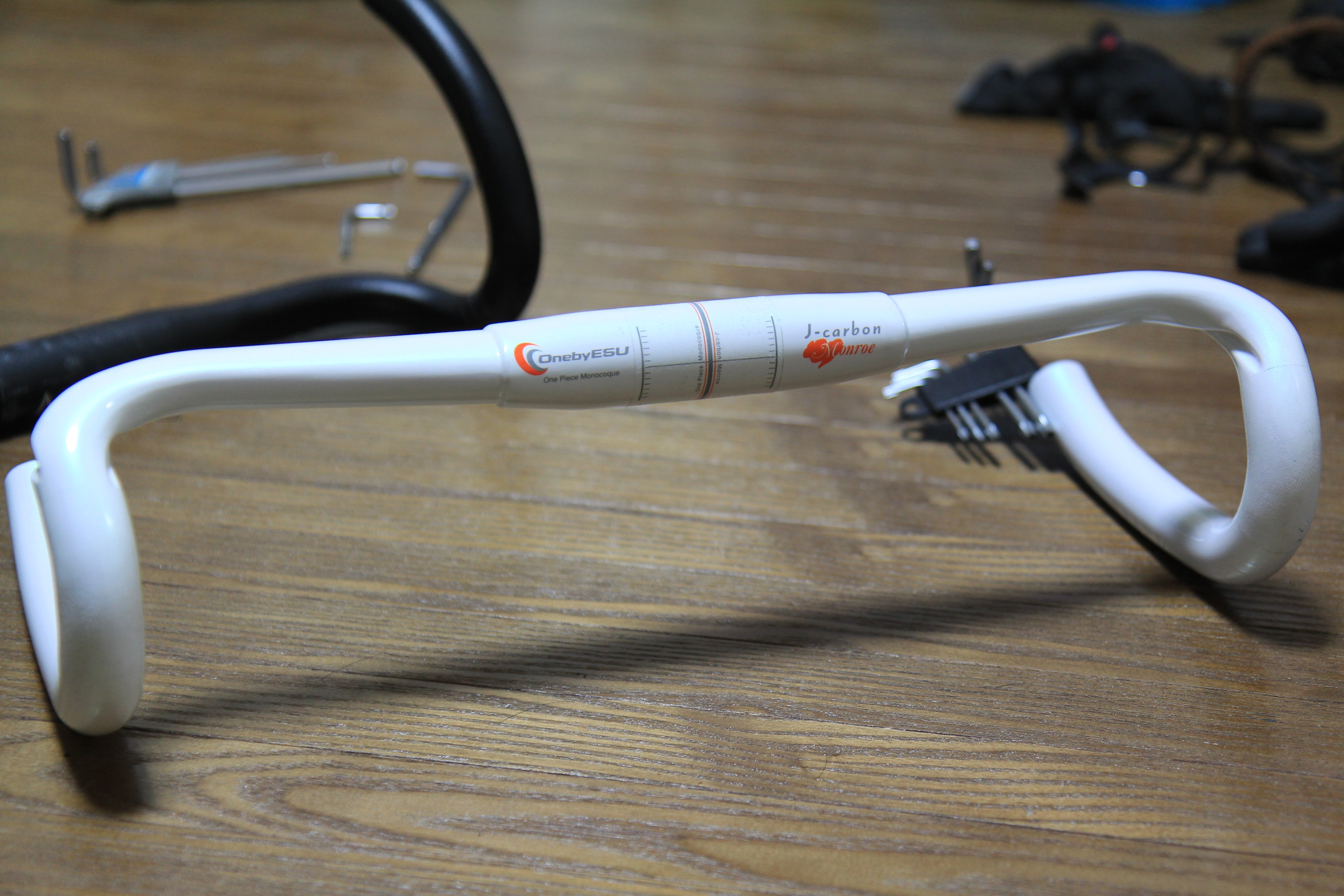 ハンドル】OnebyESU J-carbon ワンバイエスジェイカーボンMonroeが日本人に最適だった - 自転車パーツ、小物